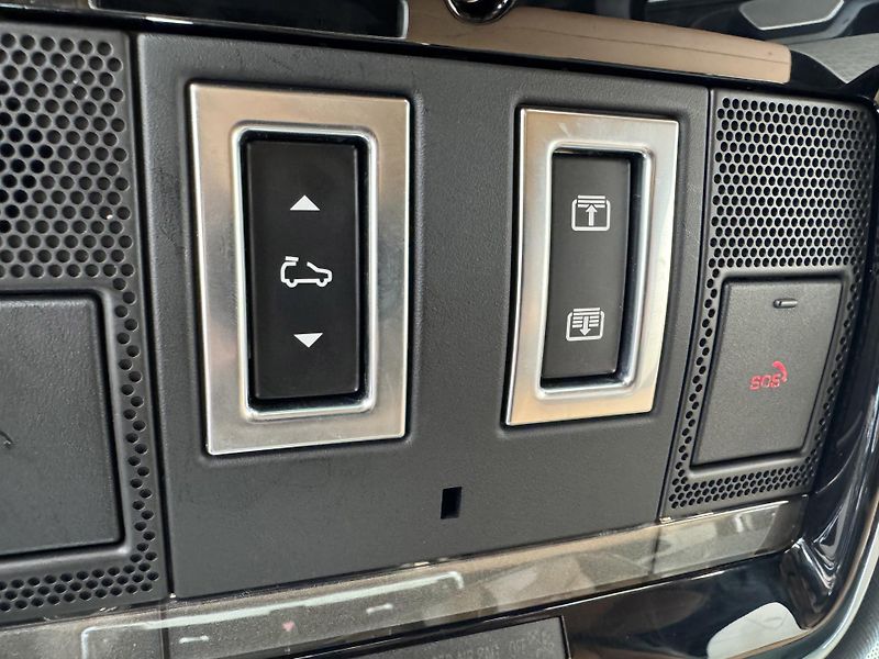 Land Rover Range Rover Velar D300 HSE R-Dynamic*HUD*Vzduch - fotka 19 z 45