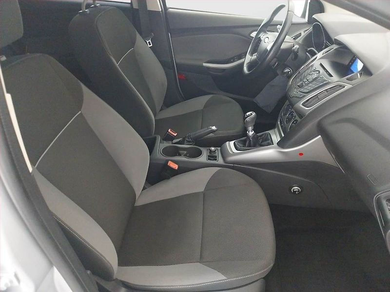 Ford Focus (2012) 1.6 TDCi, Serv.kniha, nová STK - fotka 9 z 17