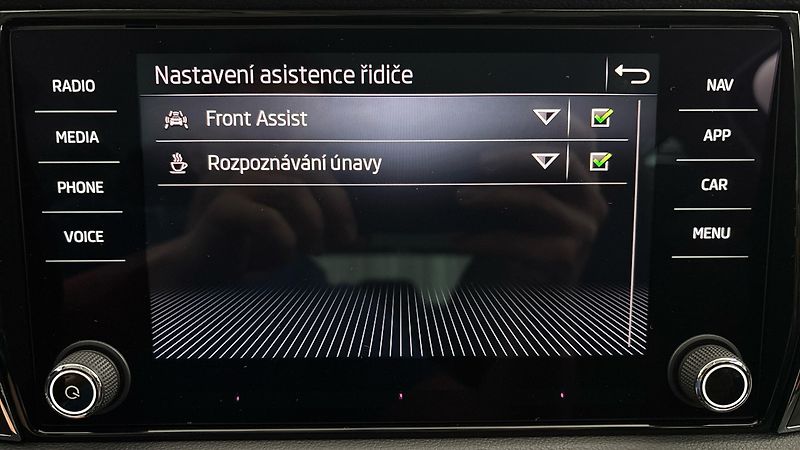 Škoda Karoq 1.5 TSI Style - fotka 24 z 27