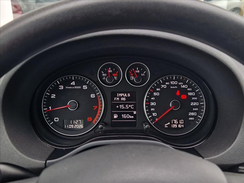Audi A3 1,6 MPI SPORTBACK AUTOAC PANO - fotka 23 z 32