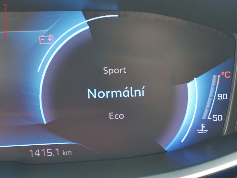 Peugeot 5008 (2022) 1.2PT, 1.maj,ČR, Allure, AT - fotka 15 z 23
