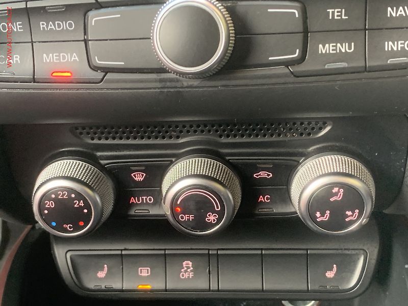 Audi A1 (2012) 1.6TDi, autoAC - fotka 18 z 19
