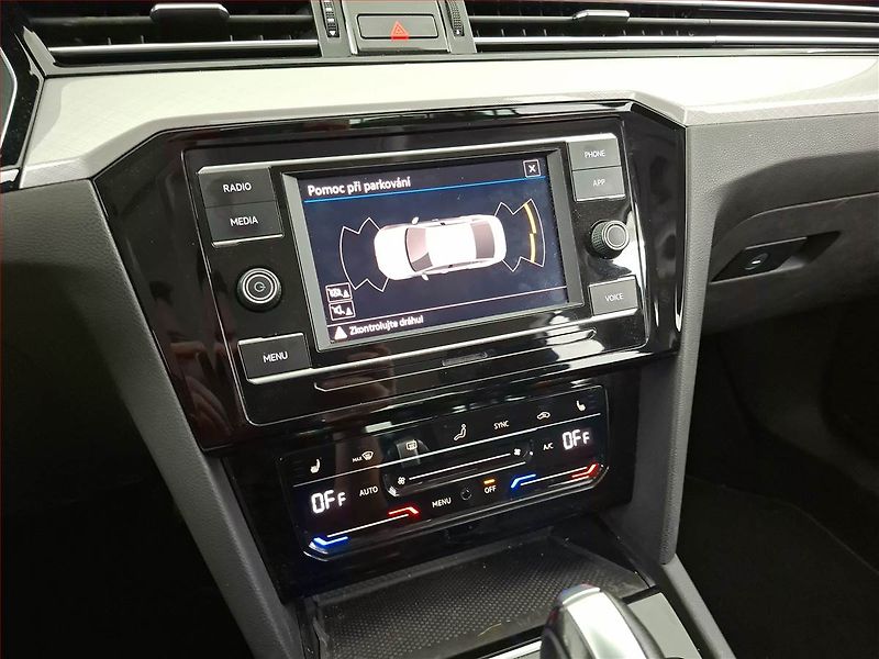 Volkswagen Passat (2022) 2.0 TDI - fotka 15 z 16