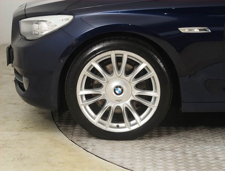 BMW Řada 5 (2012) 530d xDrive GT, 4X4, Automat - fotka 15 z 34