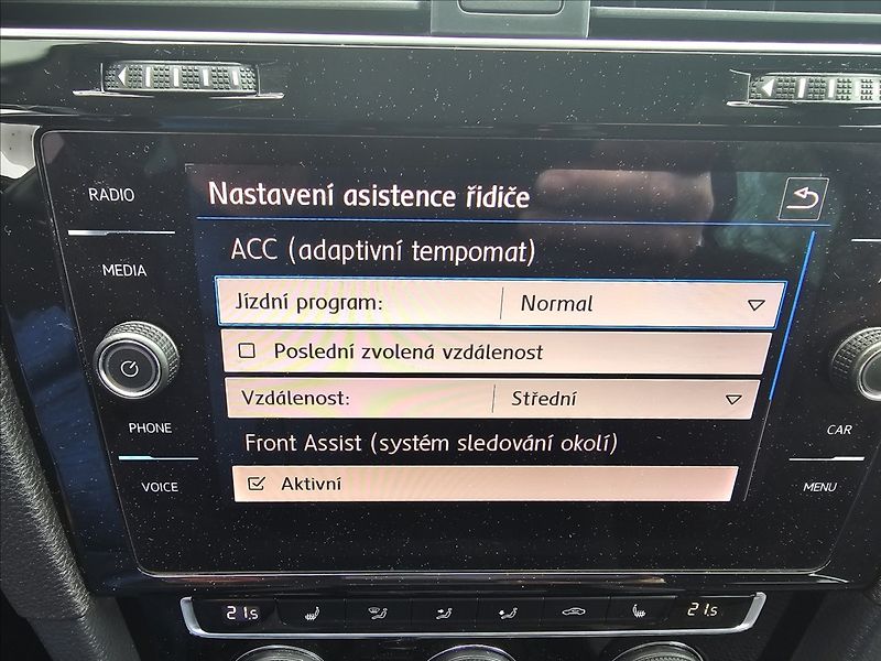 Volkswagen Golf VII 1,4TSi R-Line NAVI ALU - fotka 20 z 43