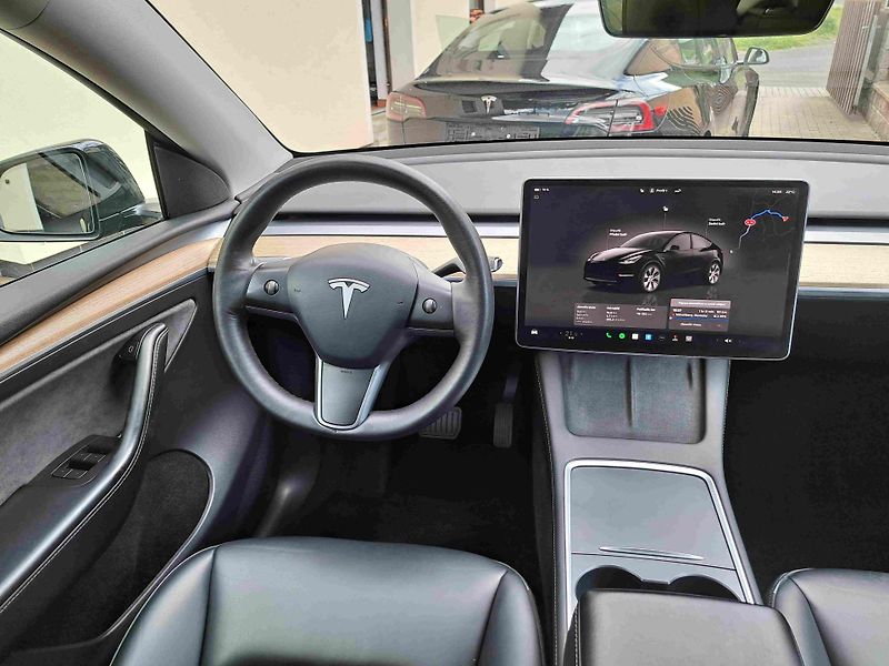 Tesla Model Y (2023) RWD 255kW Standard R. SOH91,6% - fotka 12 z 17