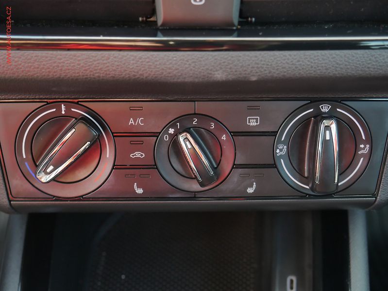 Škoda Scala (2019) 1.0 TSi, ČR, Ambition - fotka 15 z 22