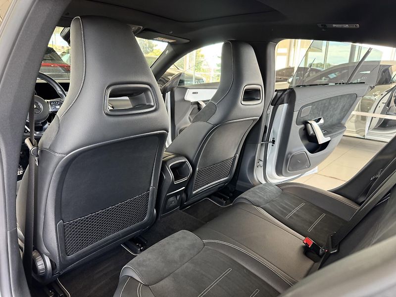 Mercedes-Benz CLA 250e AMG*160kW*Webasto*Panoram - fotka 17 z 40