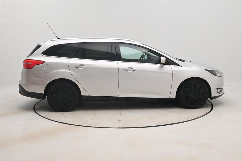 Ford Focus 1,5 TDCi 88 kW - fotka 4 z 28