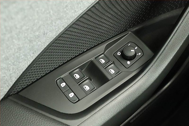 Škoda Octavia (2024) Top Selection 1.5 eTSI mHEV - fotka 15 z 16