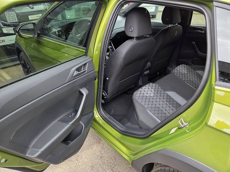 Volkswagen Taigo (2025) 1.5 TSI DSG R-Line - fotka 37 z 46
