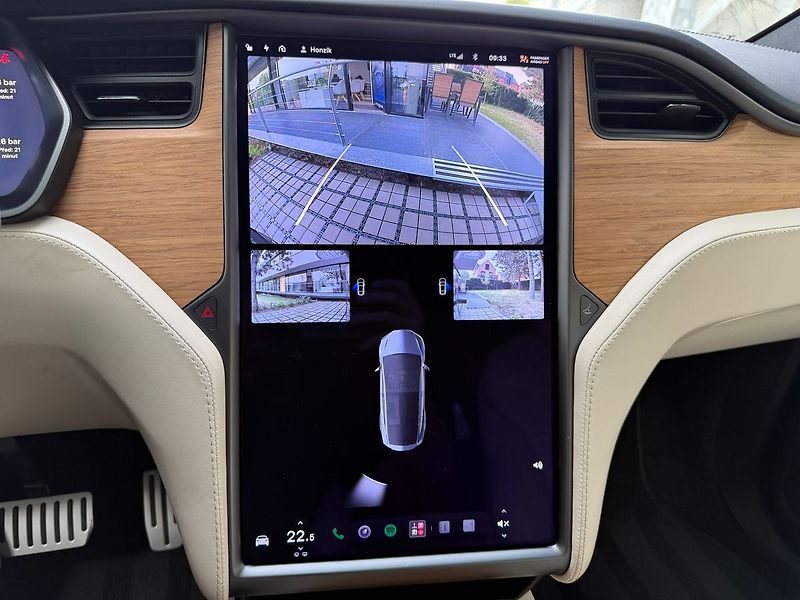Tesla Model X Performance Ludicrous Mode - fotka 16 z 42