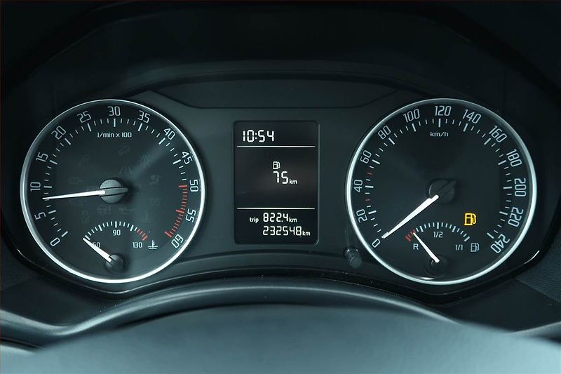 Škoda Octavia (2013) 1.6 TDI, Tempomat - fotka 11 z 16