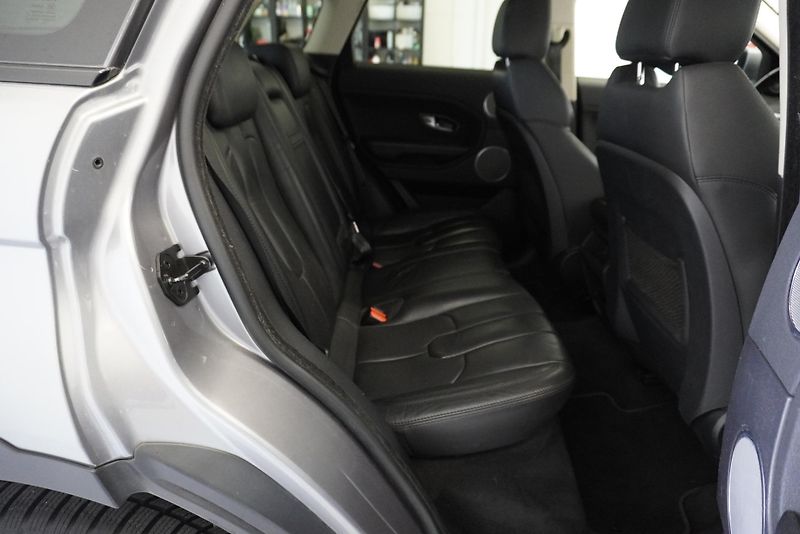 Land Rover Range Rover Evoque 2,2 SD4 DYNAMIC 4WD AUT. - fotka 26 z 31