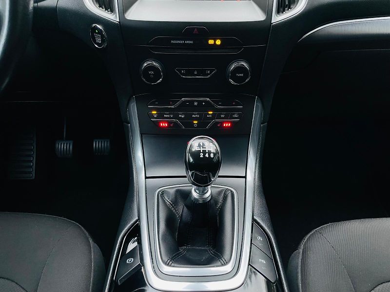 Ford Galaxy 2.0TDCi MANUÁL 7MÍST TAŽNÉ - fotka 39 z 53