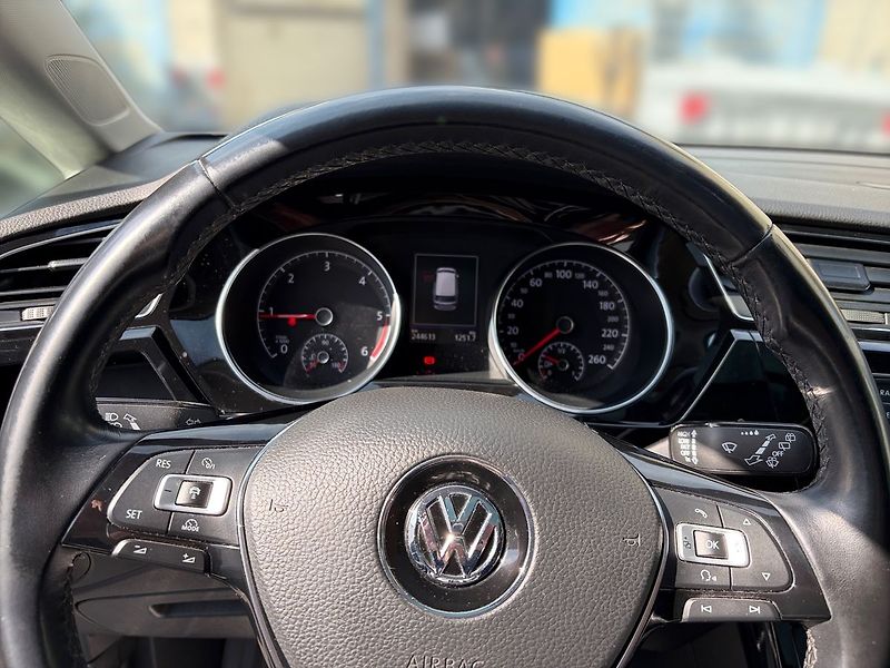 Volkswagen Touran - fotka 8 z 20