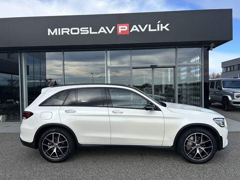 Mercedes-Benz GLC 300d 4MATIC AMG AIRMATIC - fotka 4 z 30