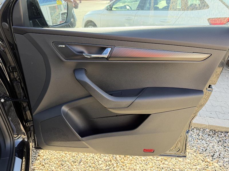 Škoda Karoq 2,0 TSi/140kW 4x4 DSG Sportlin - fotka 66 z 94