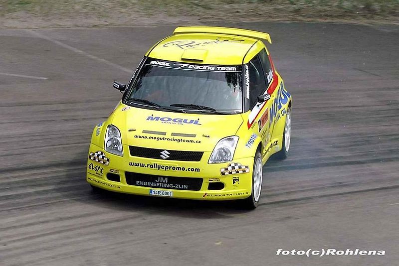 Jiří Hladík se svým zbrusu novým vozem Renault Clio Rally5 Phase II.
