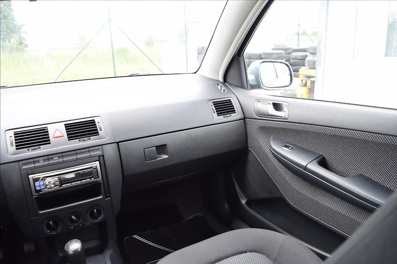 Škoda Fabia 1,4 i 74KW TAŽNÉ KLIMA PO STK - fotka 30 z 46