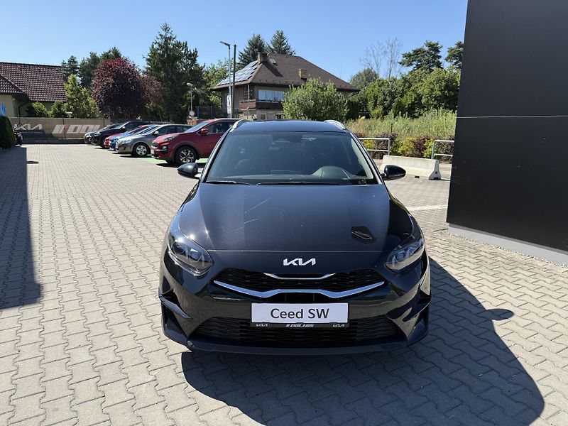 Kia Ceed (2025) SW TOP 1.5 T-GDI 7DCT ALU 17  - fotka 7 z 15