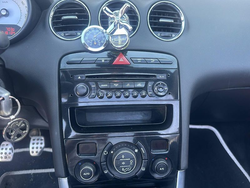 Peugeot 308 (2012) CC, 2.0HDi, 120KW - fotka 17 z 27
