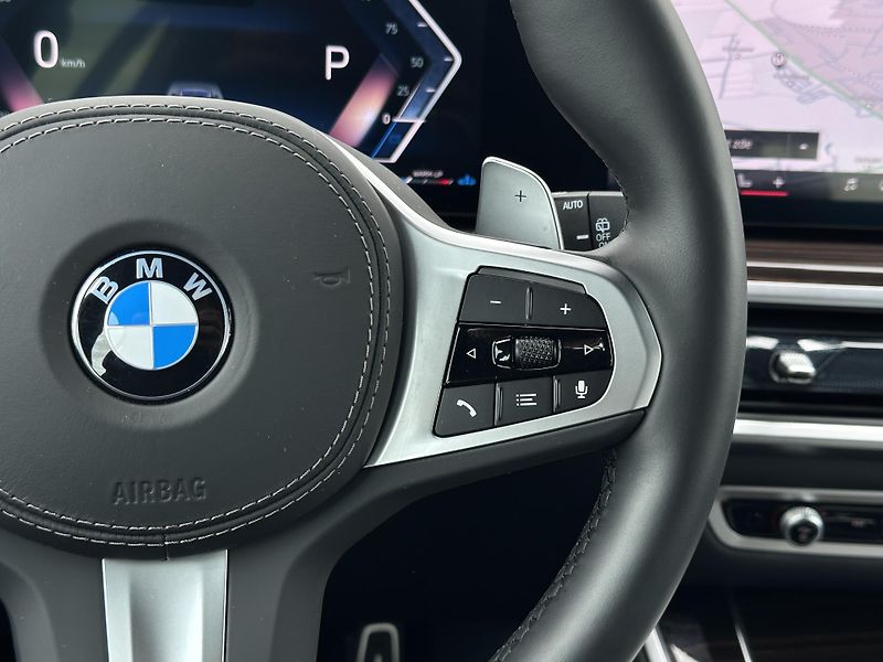 BMW X5 xDrive30d M-Sport - fotka 12 z 34