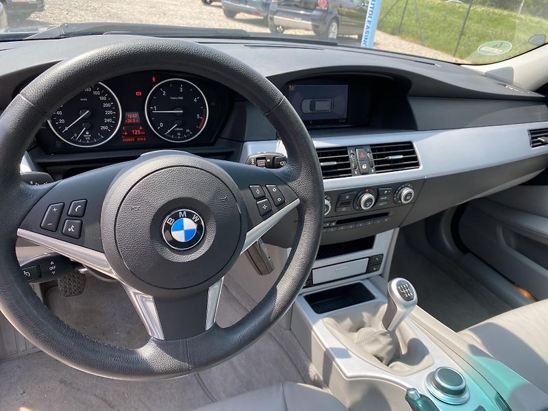 BMW Řada 5 (2008) 2.0D,PLNÝ SERVIS,2SADY ALU - fotka 15 z 52