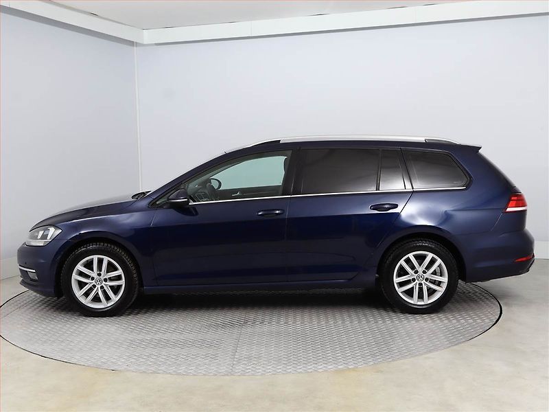 Volkswagen Golf (2017) Highline 2.0 TDI, Serv.kniha - fotka 3 z 17