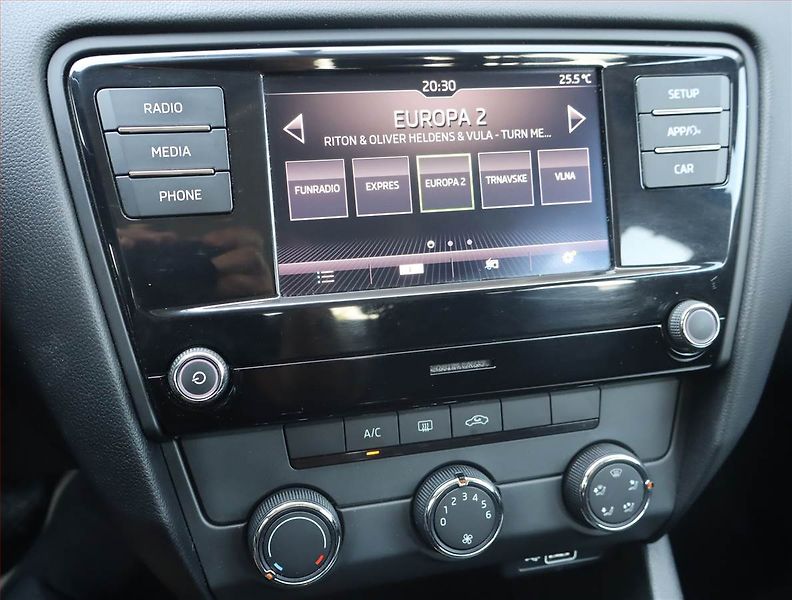 Škoda Octavia (2018) 1.6 TDI, Tempomat - fotka 12 z 14