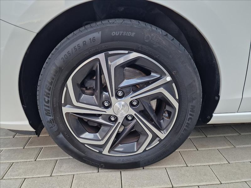 Hyundai i30 1.0 T-Gdi Family Smart Kombi - fotka 43 z 50
