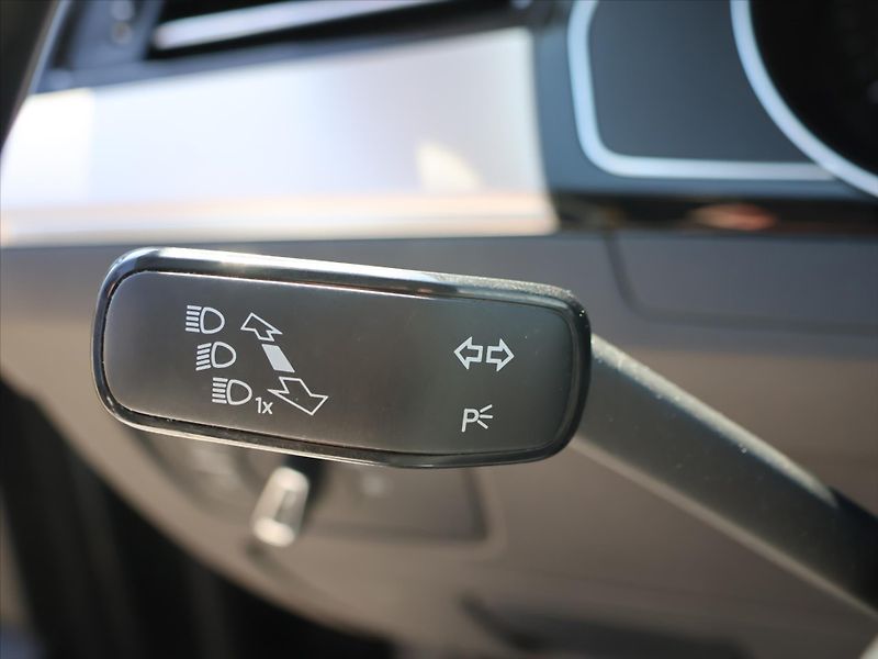 Volkswagen Passat 2,0 TDI 110kW DSG Elegance - fotka 21 z 39