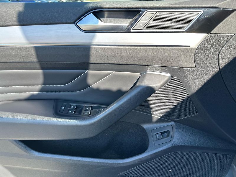 Volkswagen Passat Elegance 2.0 TDI 110 kW DSG Va - fotka 19 z 23