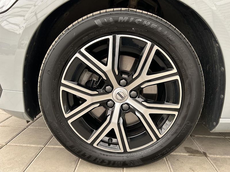 Volvo V60 2.0 B4 Core - fotka 10 z 29