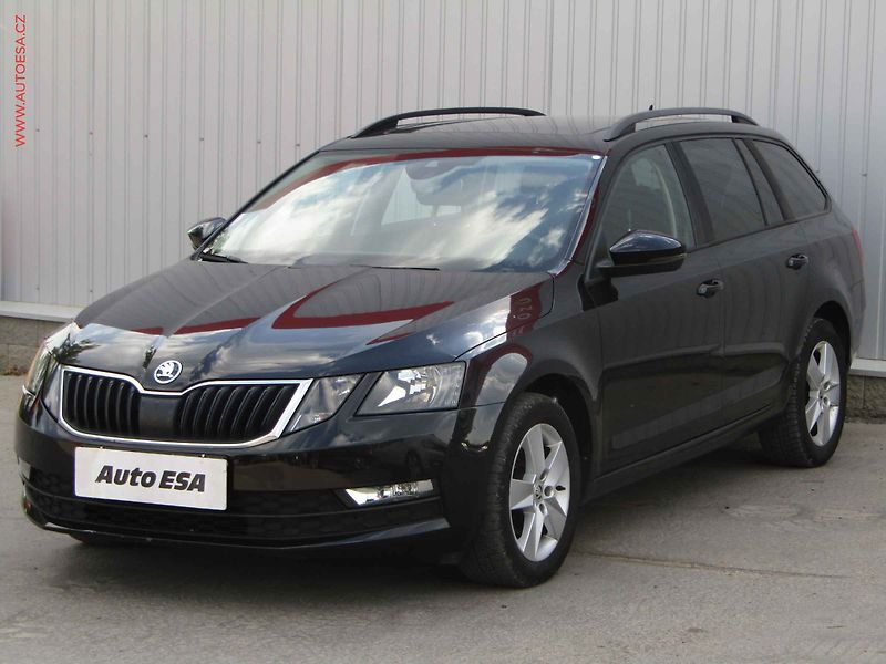Škoda Octavia (2017) 1.6 TDi, Ambiente, DSG, panor - fotka 3 z 21