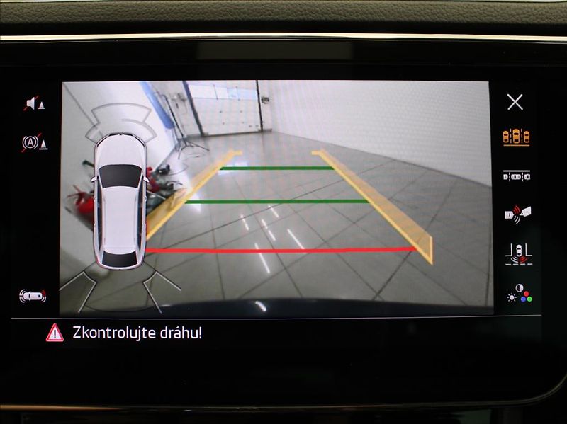 Škoda Superb 2,0 TDi 140kW 4x4 Style Plus - fotka 14 z 31