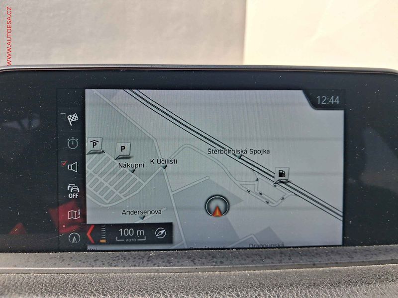 BMW Řada 1 (2017) 2.0i 120i, navi - fotka 21 z 21
