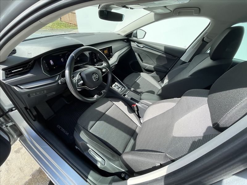 Škoda Octavia 2,0 TDI Combi Ambition Plus - fotka 5 z 23