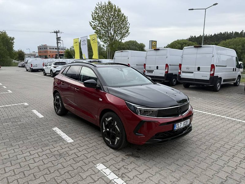 Opel Grandland GSe Plug In Hybrid 1.6 TURBO 4 - fotka 7 z 27