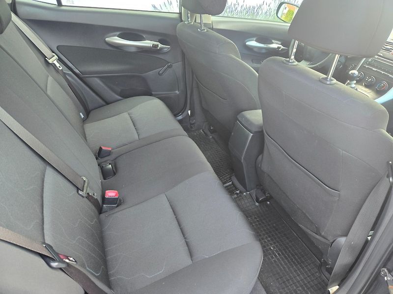 Toyota Auris (2012) 1.4 i Nová STK, 94tis.km - fotka 16 z 20
