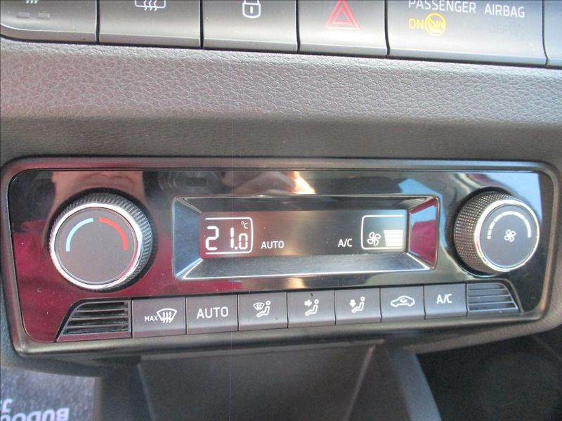 Škoda Fabia 1,0 TSI, serviska,1.maj,DPH,CZ - fotka 14 z 27