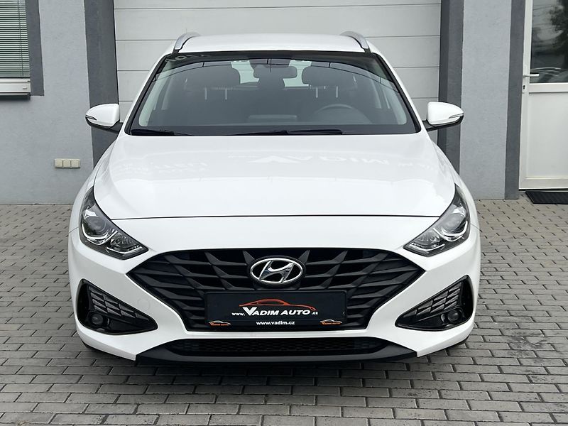 Hyundai i30 (2023) 1.5i KAMERA 1.MAJITEL ČR - fotka 5 z 20