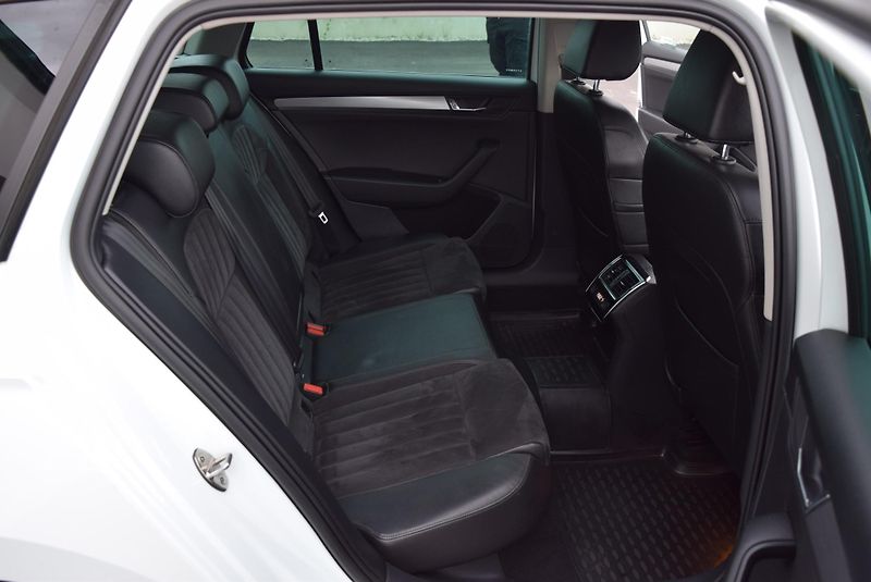 Škoda Superb (2016) 2.0TDI 140kw 4x4 DSG STYLE NAV - fotka 43 z 50