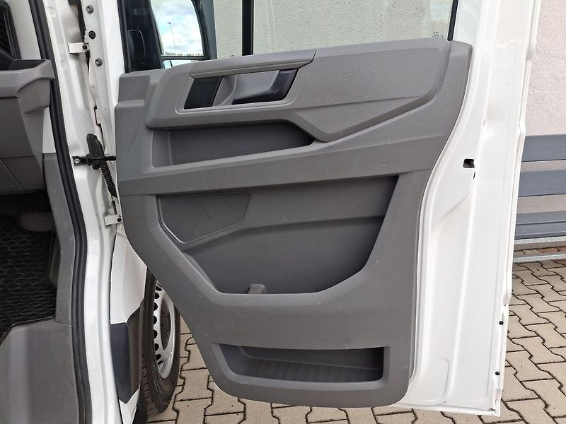 Volkswagen Crafter (2019) 2.0 TDI, 7 míst, ZÁRUKA - fotka 24 z 29