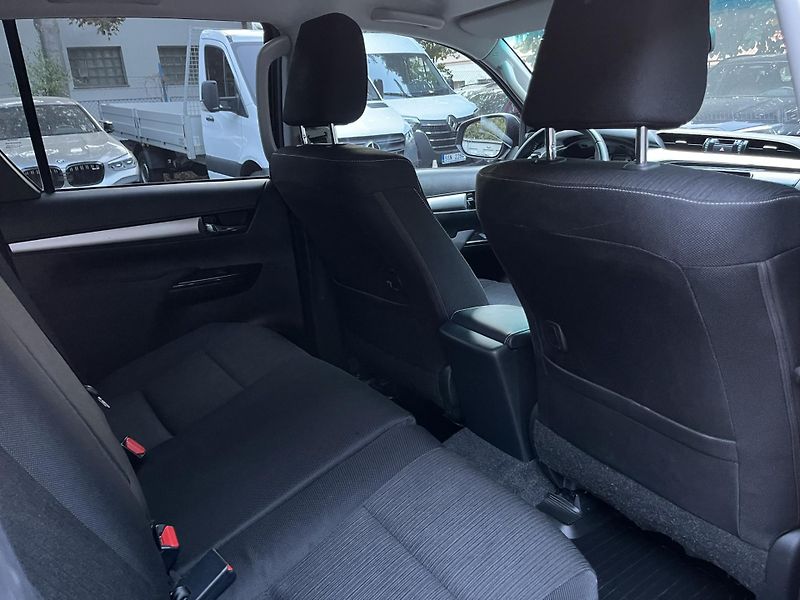 Toyota Hilux (2023) 2.8 D-4D EXECUTIVE DOUBLE CAB - fotka 18 z 35