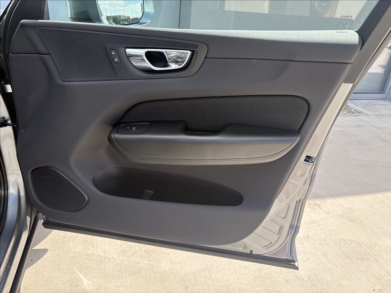 Volvo XC60 T4 155 KW POLESTAR MONENTUM - fotka 22 z 30