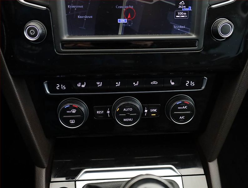 Volkswagen Passat (2016) 2.0 TDI, Kůže, Navi, Tempomat - fotka 13 z 19