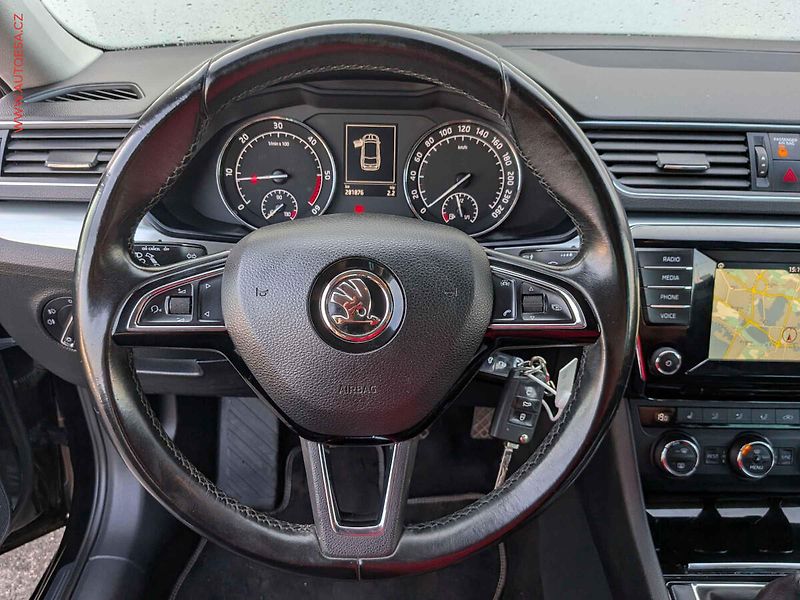 Škoda Superb (2016) 2.0 TDi, ČR, Ambition, bixen - fotka 15 z 16