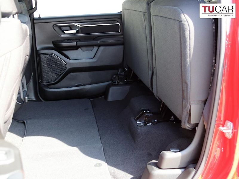 Dodge RAM (2025) 1500 BigHorn 3.0 TwinTurbo - fotka 37 z 41