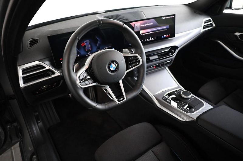 BMW Řada 3 330i xDrive Touring - fotka 2 z 21